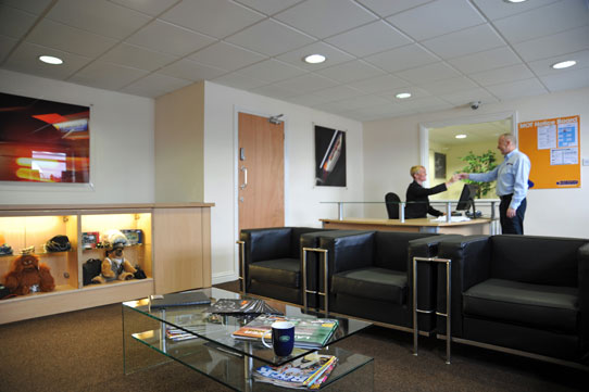 Les Potts Land Rover Servicing Reception Coffee Les Potts Land Rover Servicing Reception Coffee