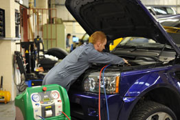 Les Potts Inside Land Rover and Range Rover Air Conditioning Servicing View