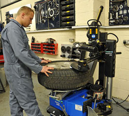 Les Potts Land Rover and Range Rover Tyres